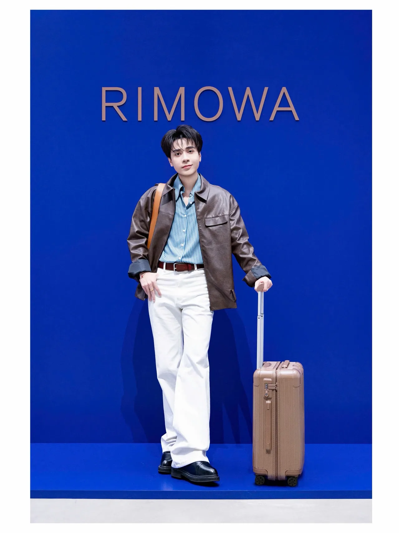 to Seoul with rimowa ✈️
#RIMOWA #RIMOWAEssential #RIMOWAColours #QuangHungMaste