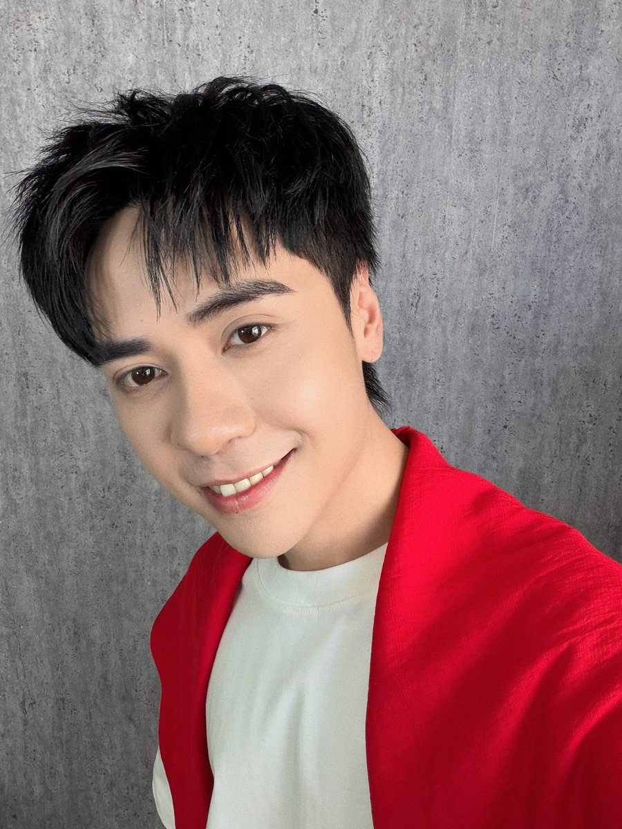 วันนี้เป็นวันสำคัญของเวียดนามครับ มาส่งความสุขให้ทุกคนนะค้าบบบ~ 🇻🇳💖
Celebrat